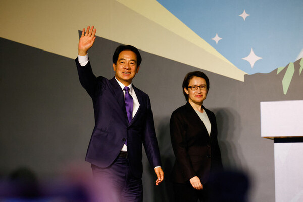 대만선거서 13일 승리한 라이칭더 총통(왼쪽)과 샤오메이친 부총통