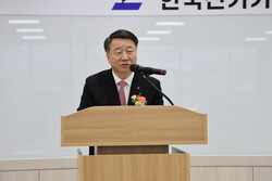 김선복 회장이 호남교육원 준공식에서 개회사를 하고 있다.