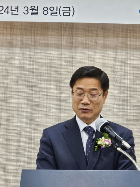 김동환 중앙회장은 “중앙회장으로서 막중한 책임감으로 사심없이 일하고 오직 성과로 평가받을 것이며, 대행업 발전의 계기를 마련토록 적극 지원할 것”이라고 밝혔다. 
