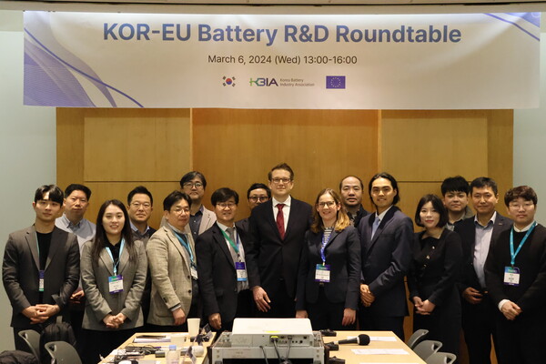 '한-EU  배터리 R&D 라운드테이블'서 함께 한 참석자들. 베터리산업협회 제공.